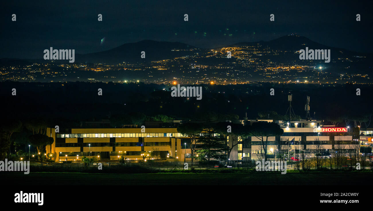 La fotografia notturna della periferia di Roma Foto Stock