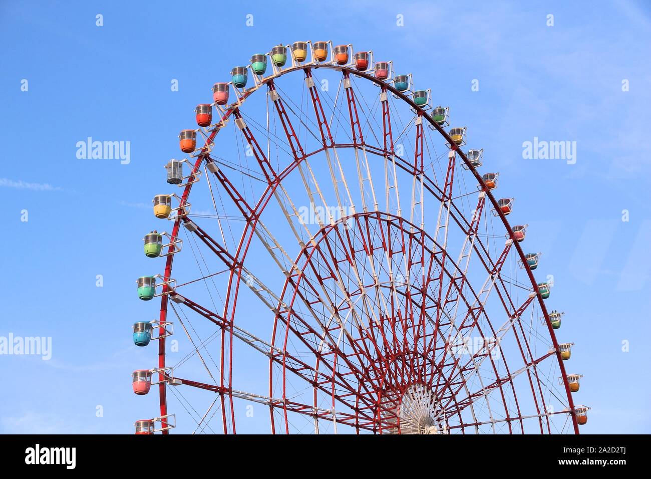 Ruota panoramica Ferris nel quartiere di Odaiba, Tokyo, Giappone. Ruota di osservazione - attrazione turistica. Foto Stock