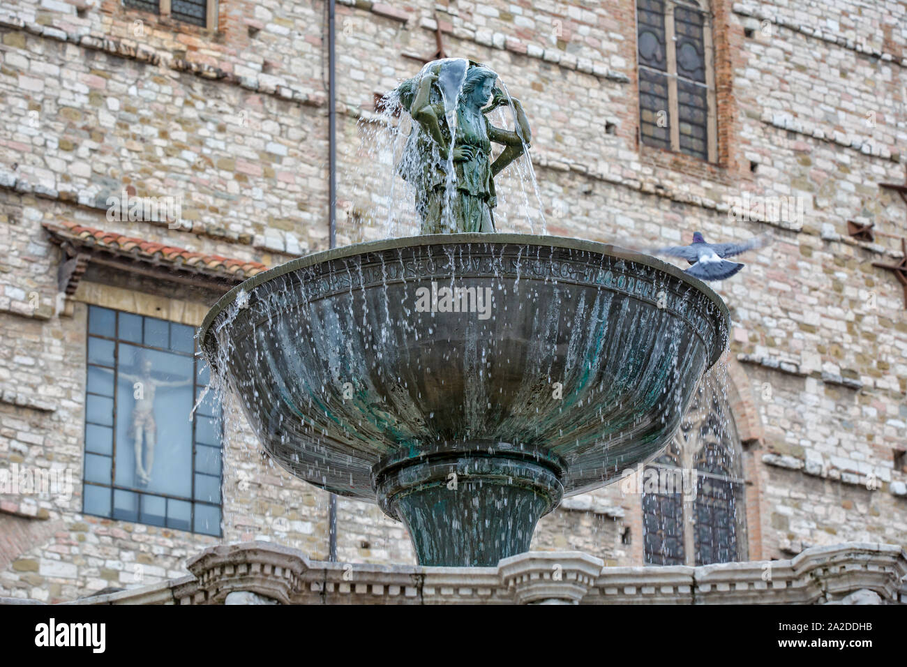 Fontana Maggiore nella piazza principale di Perugia è senza dubbio la principale attrazione in Piazza IV Novembre, Umbria, Perugia, Italia Foto Stock