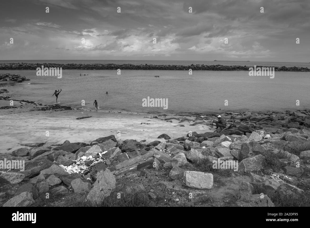 Persone a Milagres spiaggia della città di Olinda, Pernambuco, Brasile Foto Stock