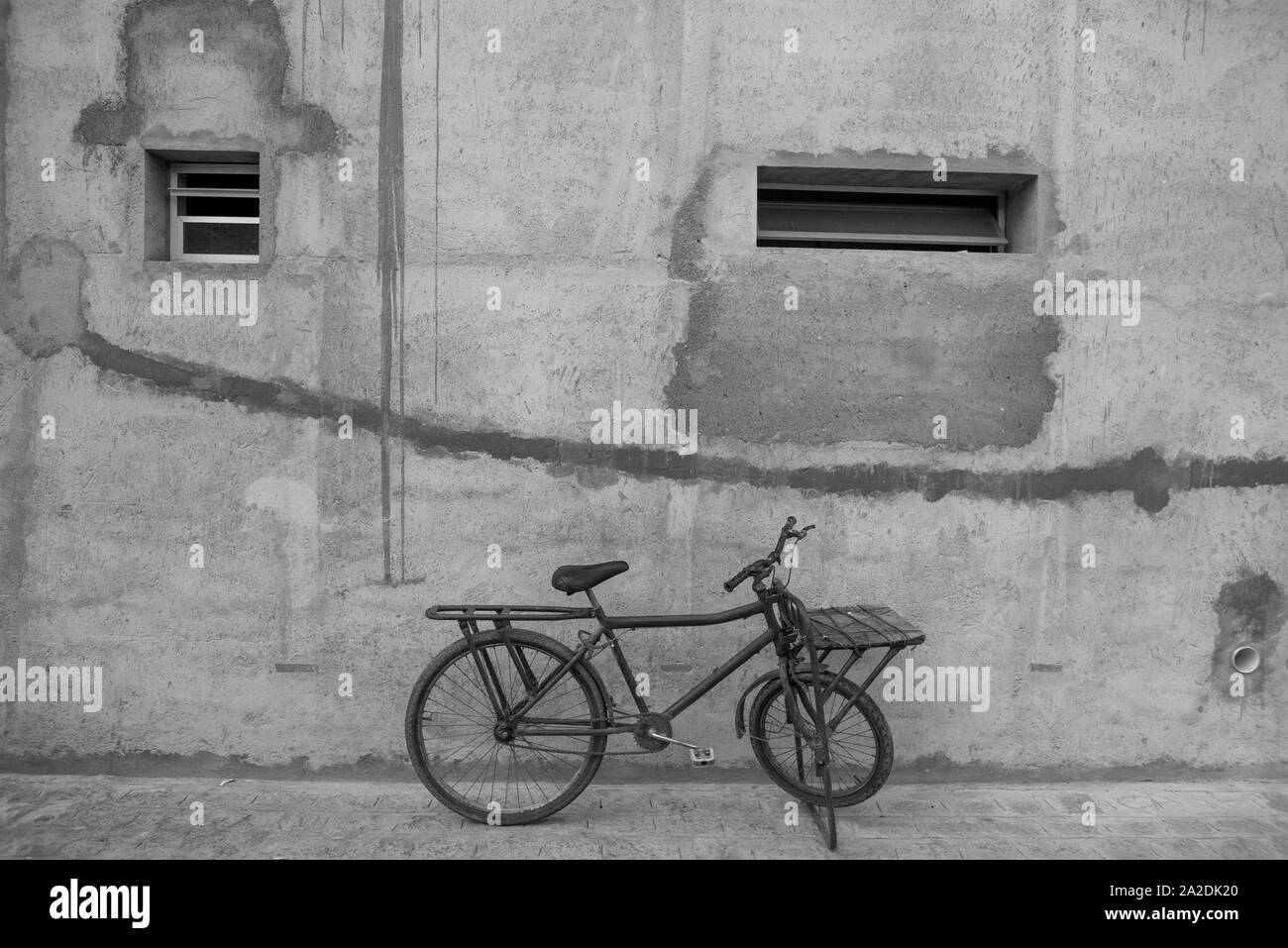 Bicicletta Cargo parcheggiato sul marciapiede nel nordest del Brasile Foto Stock