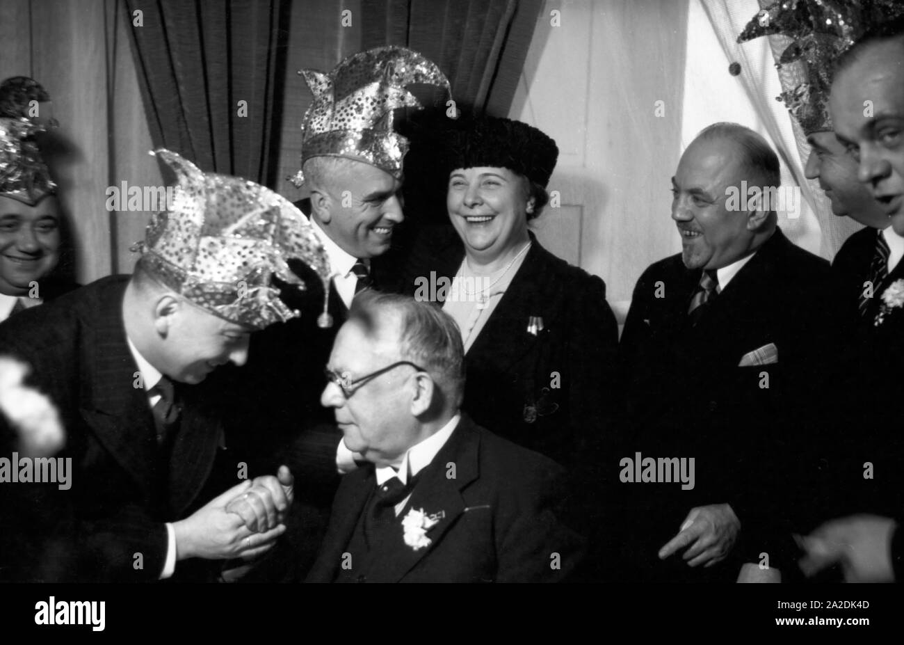 Offizielle und Granden der Magonza Fastnacht feiern die Kampagne 1938. Funzionari e presidenti celebra il carnevale 1938 presso la città di Magonza. Foto Stock