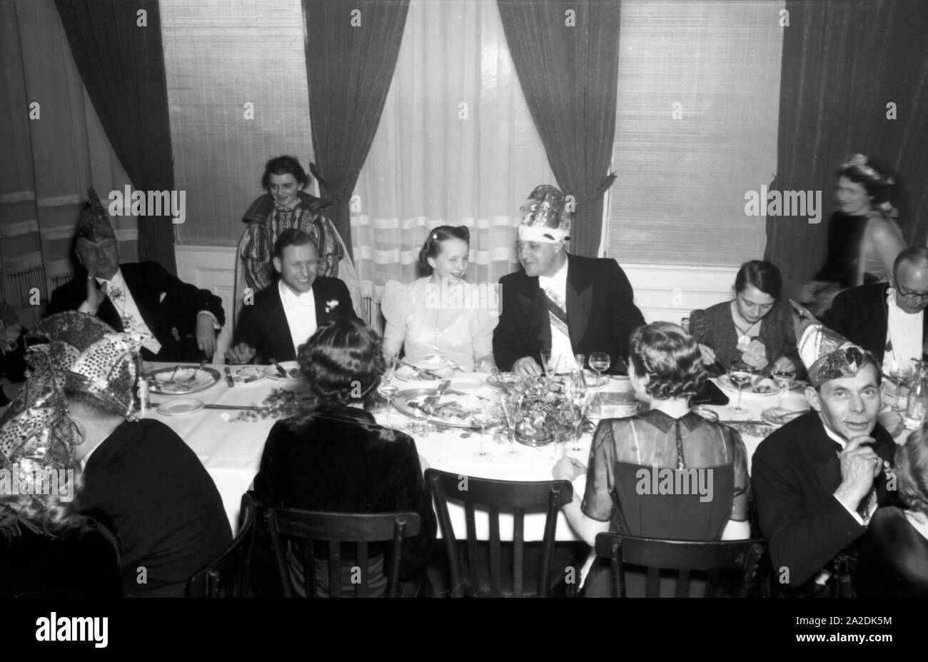 Offizielle und Granden der Mainzer Fastnacht feiern die Kampagne 1938. Funzionari e presidenti celebra il carnevale 1938 presso la città di Magonza. Foto Stock