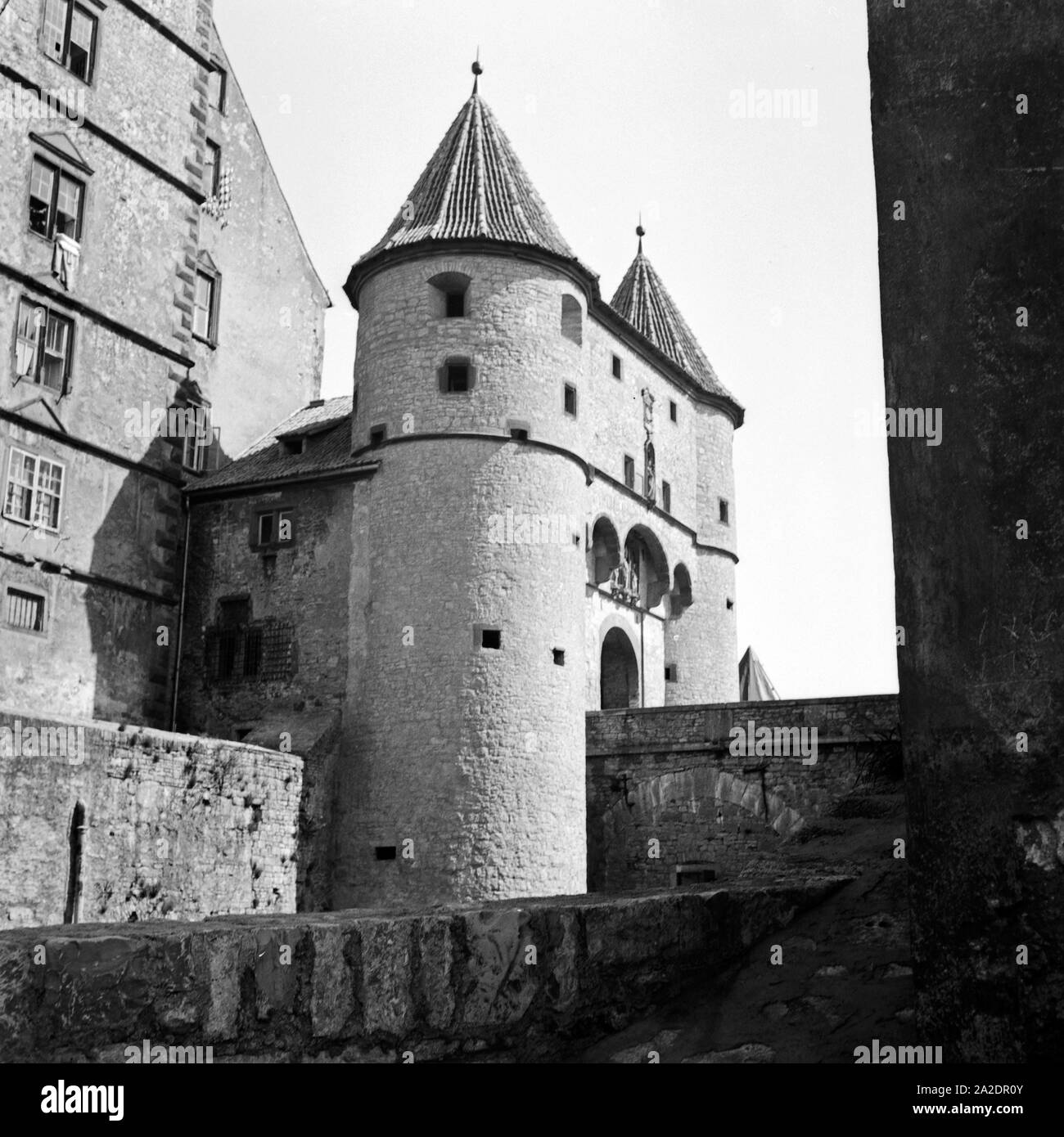 Das Scherenbergtor als Eingang zur Festung Marienberg a Würzburg, Deutschland 1930er Jahre. Scherenbergtor gate è l'ingresso alla fortezza di Marienberg a Würzburg, Germania 1930s. Foto Stock