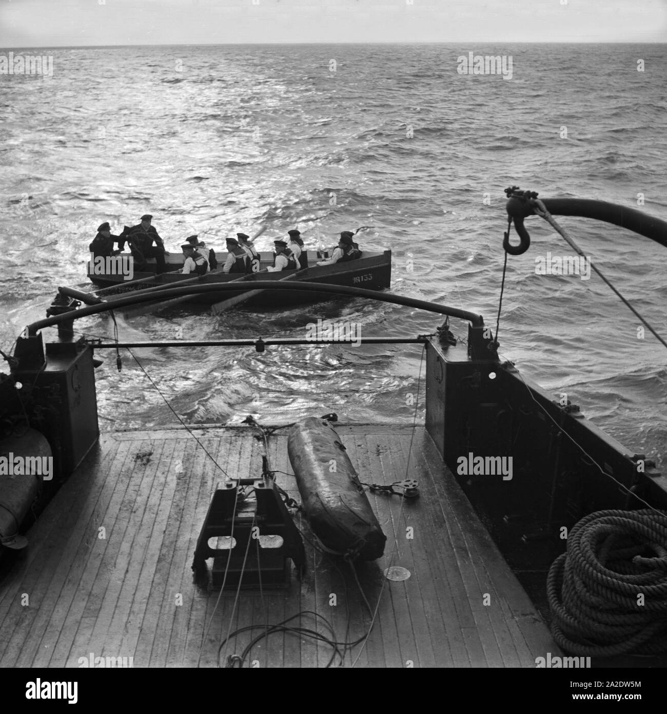 Marinerekruten der 2. Minensuchflottille beim Seesportwettkampf Kutterpullen, Deutschland 1930er Jahre. Navy reclute della seconda flottiglia dragamine ad una competizione di canottaggio, Germania 1930s. Foto Stock