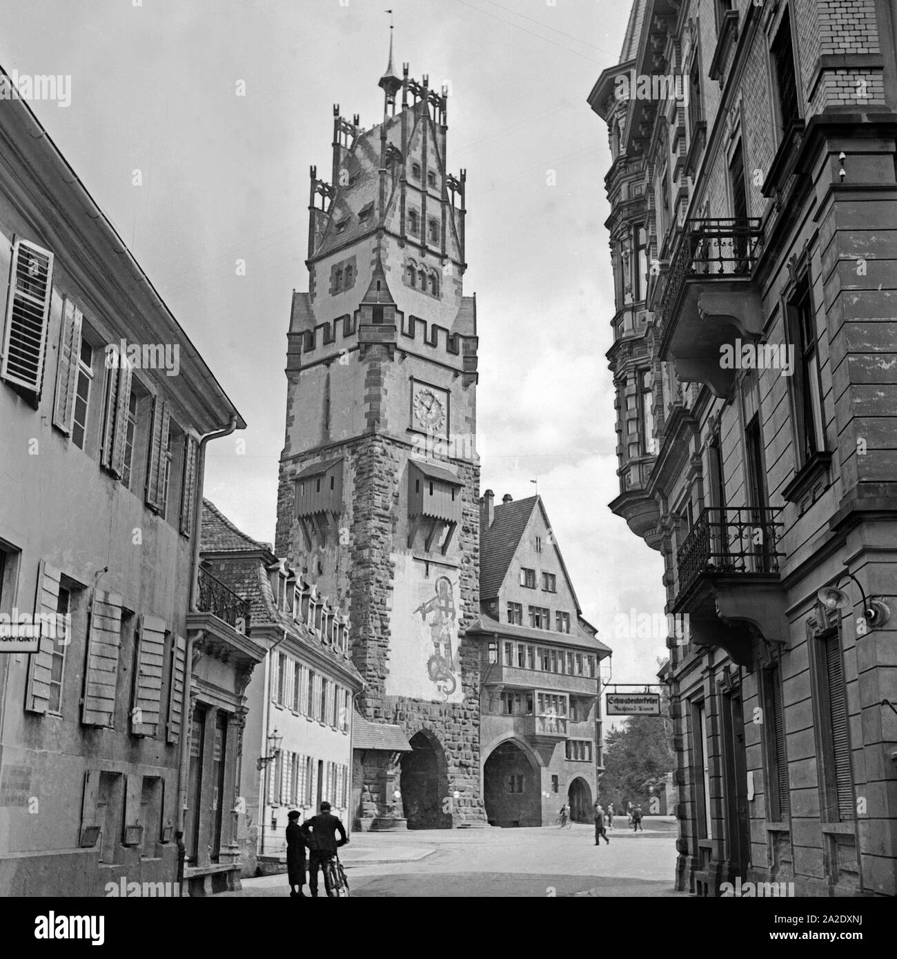 Schwabentor Das in der Altstadt von Freiburg, Deutschland 1930er Jahre. Il gate Schwabentor presso la vecchia città di Friburgo, Germania 1930s. Foto Stock