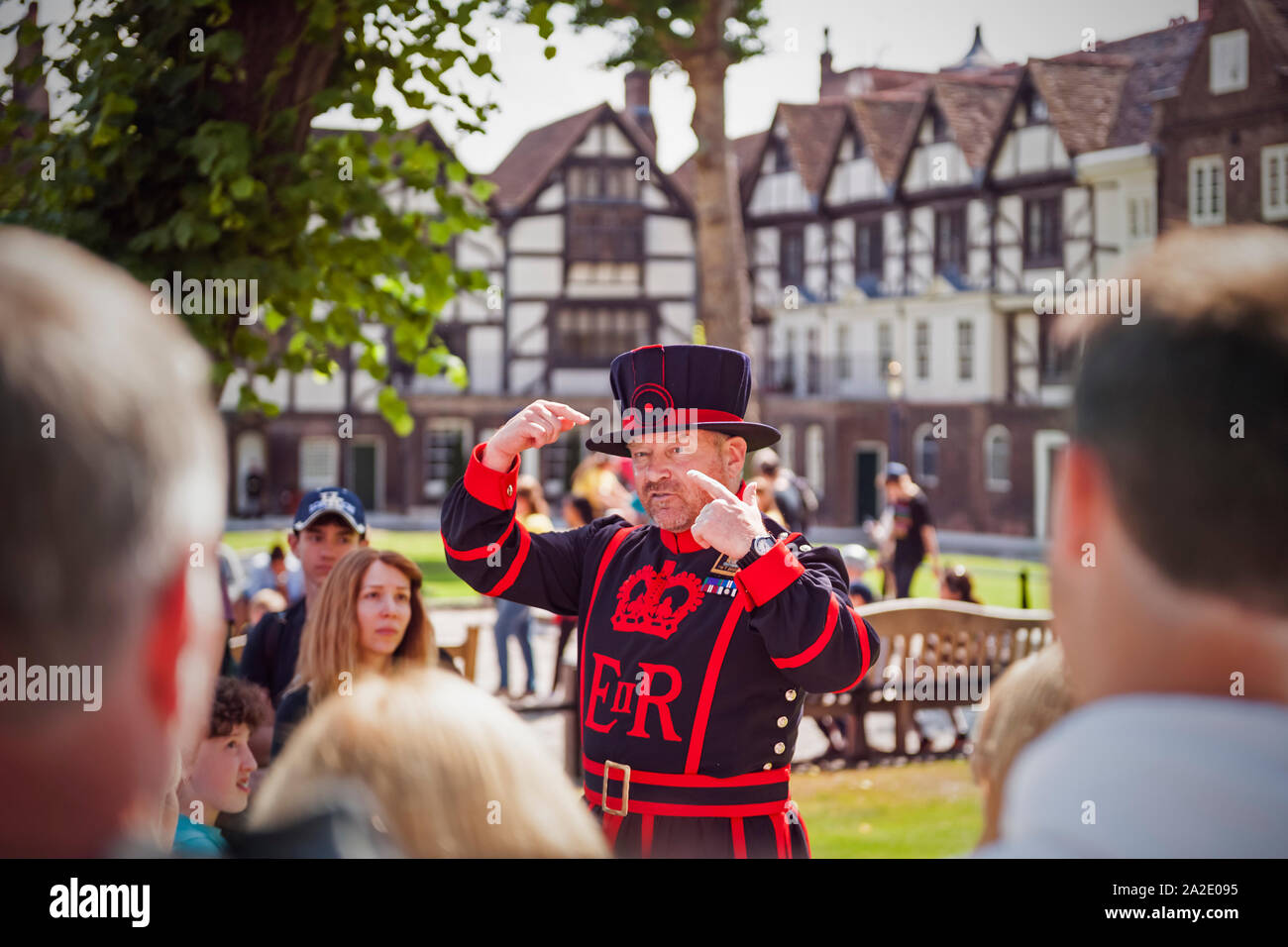 Beefeaters nella Torre di Londra Foto Stock