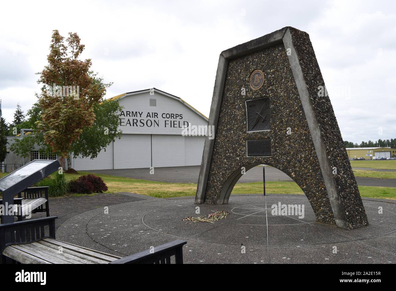 Un memoriale per il primo volo Transpolar da Mosca a Vancouver volo (ora Pearson Field) effettuato nel 1937. Parte di Fort Vancouver National Hist. Sito. Foto Stock