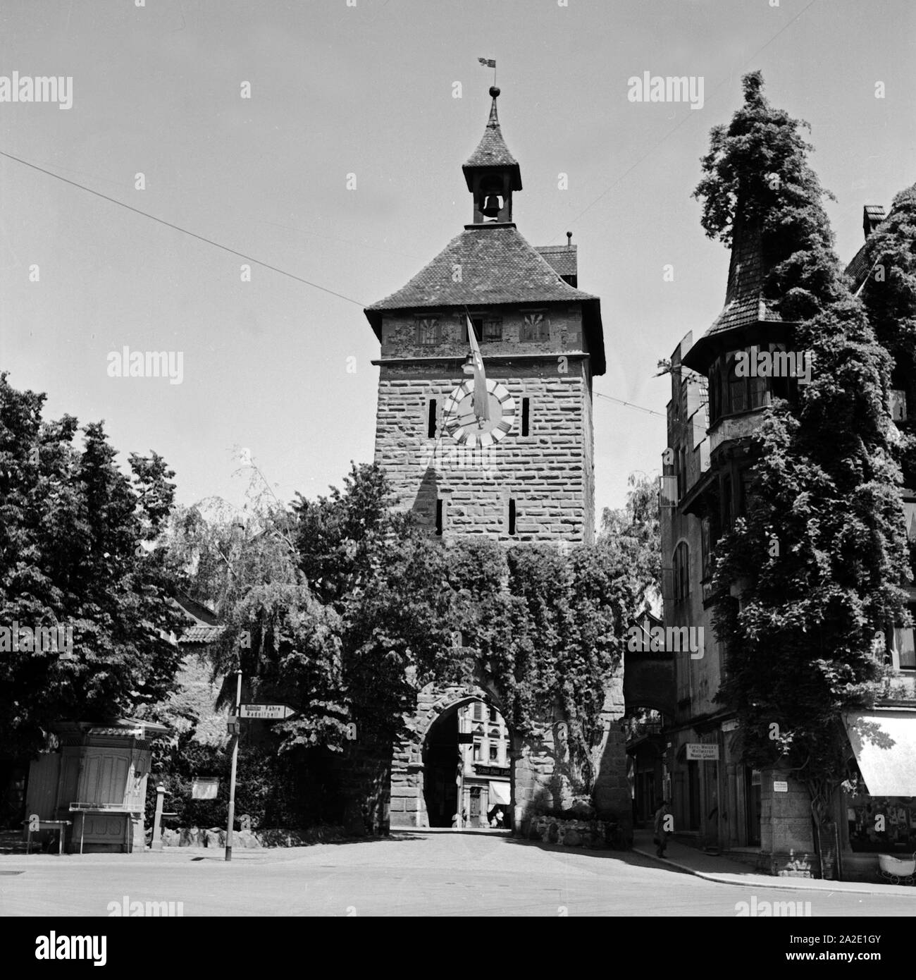 Altes Stadttor a Konstanz, Deutschland 1930er Jahre. Vecchia porta della città a Costanza, Germania 1930s. Foto Stock