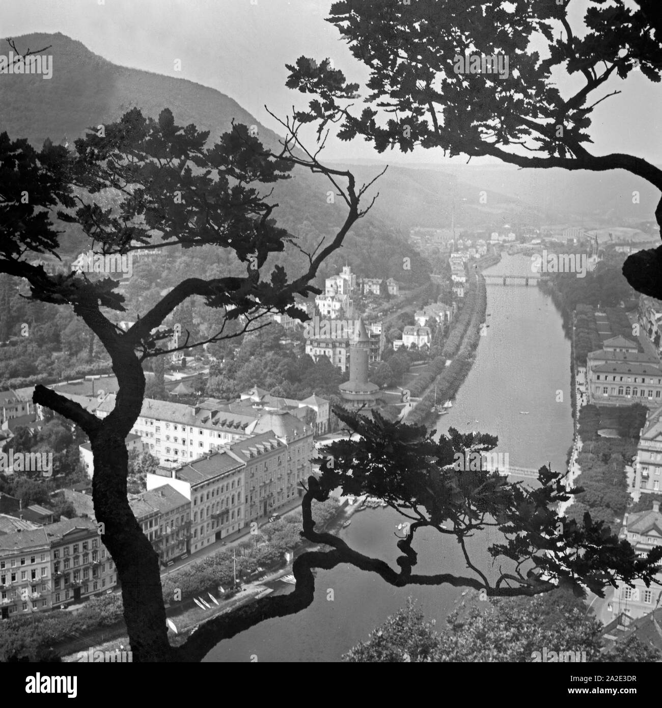 Blick auf die Kurstadt Bad Ems an der Lahn, Deutschland 1930er Jahre. Vista resort termale di Bad Ems e il fiume Lahn, Germania 1930s. Foto Stock