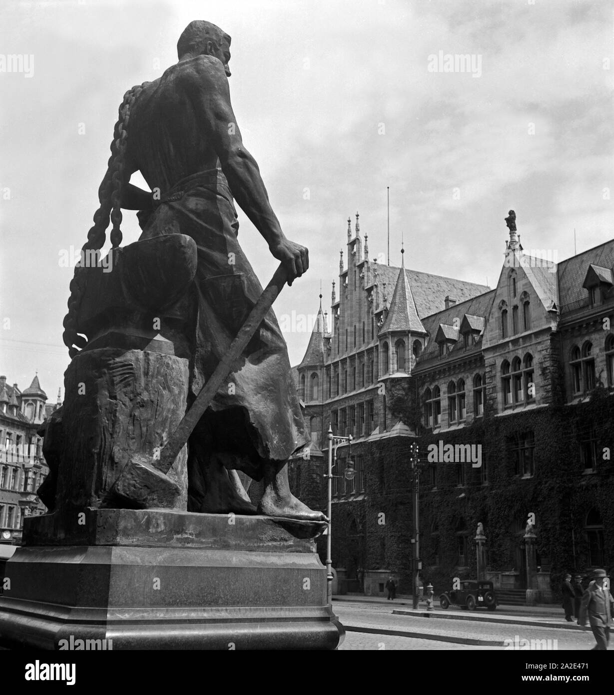 Skulpturengruppe am Rathaus in Braunschweig, Deutschland 1930er Jahre. Gruppo di sculture vicino al municipio di Braunschweig, Germania 1930s. Foto Stock