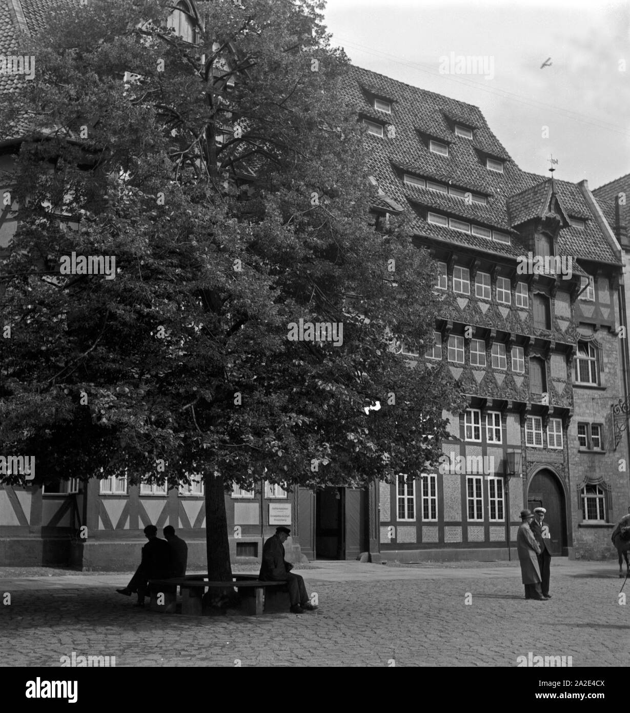 Eine Gruppe von Fachwerkhäusern in der Altstadt von Braunschweig, Deutschland 1930er Jahre. Un gruppo di case con travi di legno in corrispondenza della vecchia città di Braunschweig, Germania 1930s. Foto Stock