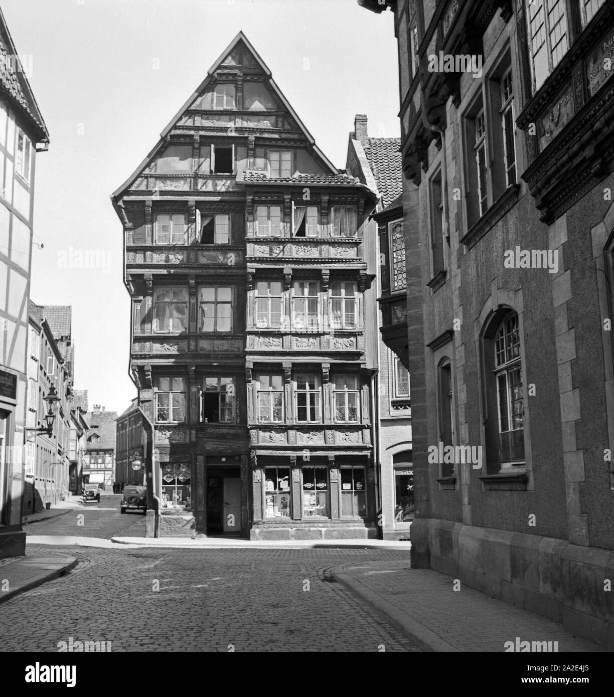 Ein altes Haus in der Altstadt von Hildesheim, Deutschland 1930er Jahre. Una vecchia casa nella vecchia città di Hildesheim, Germania 1930s. Foto Stock