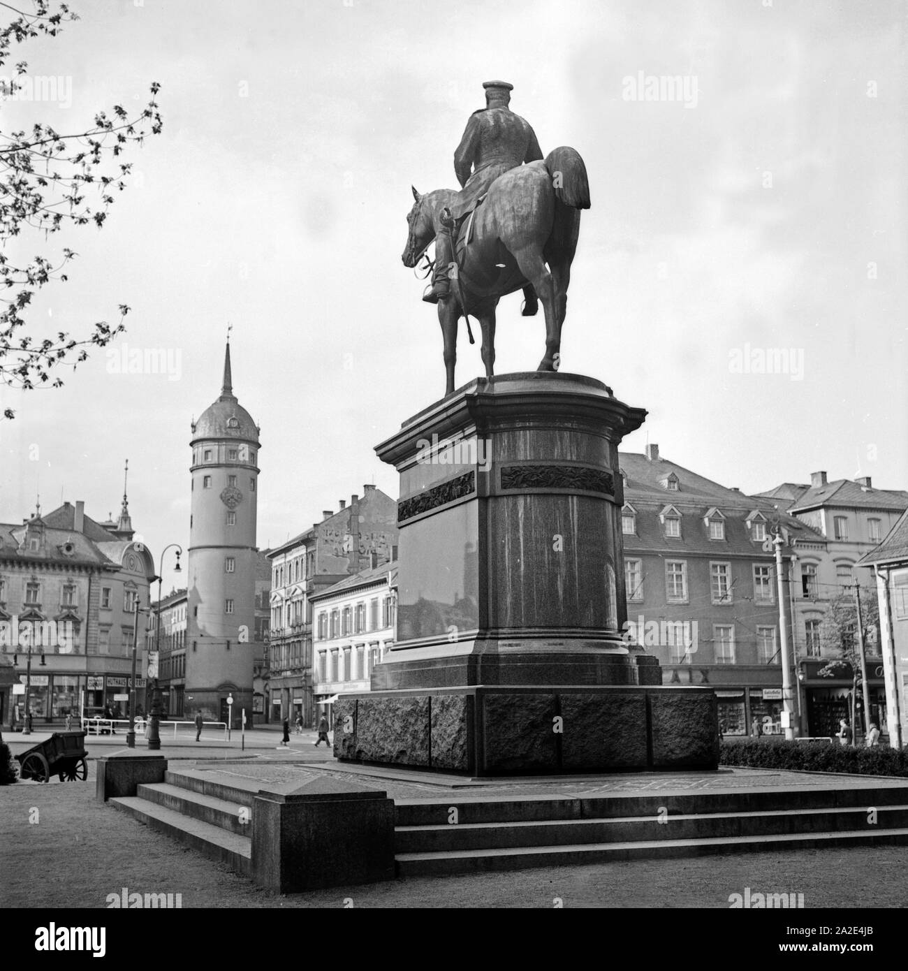 Reiterstandbild Ludwig IV. auf dem Markt di Darmstadt, Deutschland 1930er Jahre. La piazza del mercato con monment di Luigi IV a Darmstadt, Germania 1930s. Foto Stock