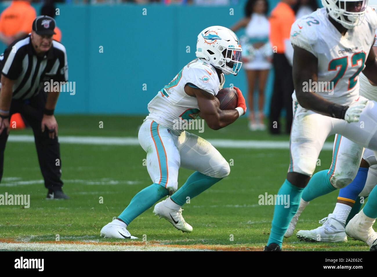 Settembre 29, 2019: Mark Walton #22 di Miami in azione durante la NFL partita di calcio tra i delfini di Miami e Los Angeles Chargers al Hard Rock Stadium di Miami FL. Il caricabatterie ha sconfitto i delfini 30-10. Foto Stock