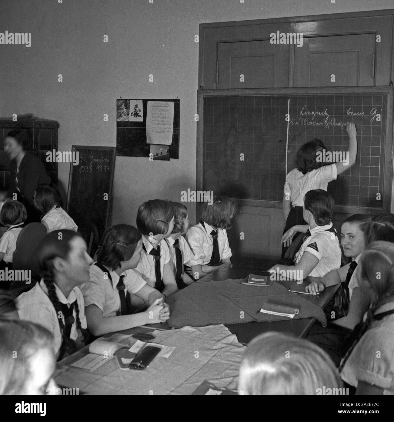 Il BdM Mädchen beim Unterricht, Deutschland 1930er Jahre. Lezione per il BdM ragazze, Germania 1930s. Foto Stock