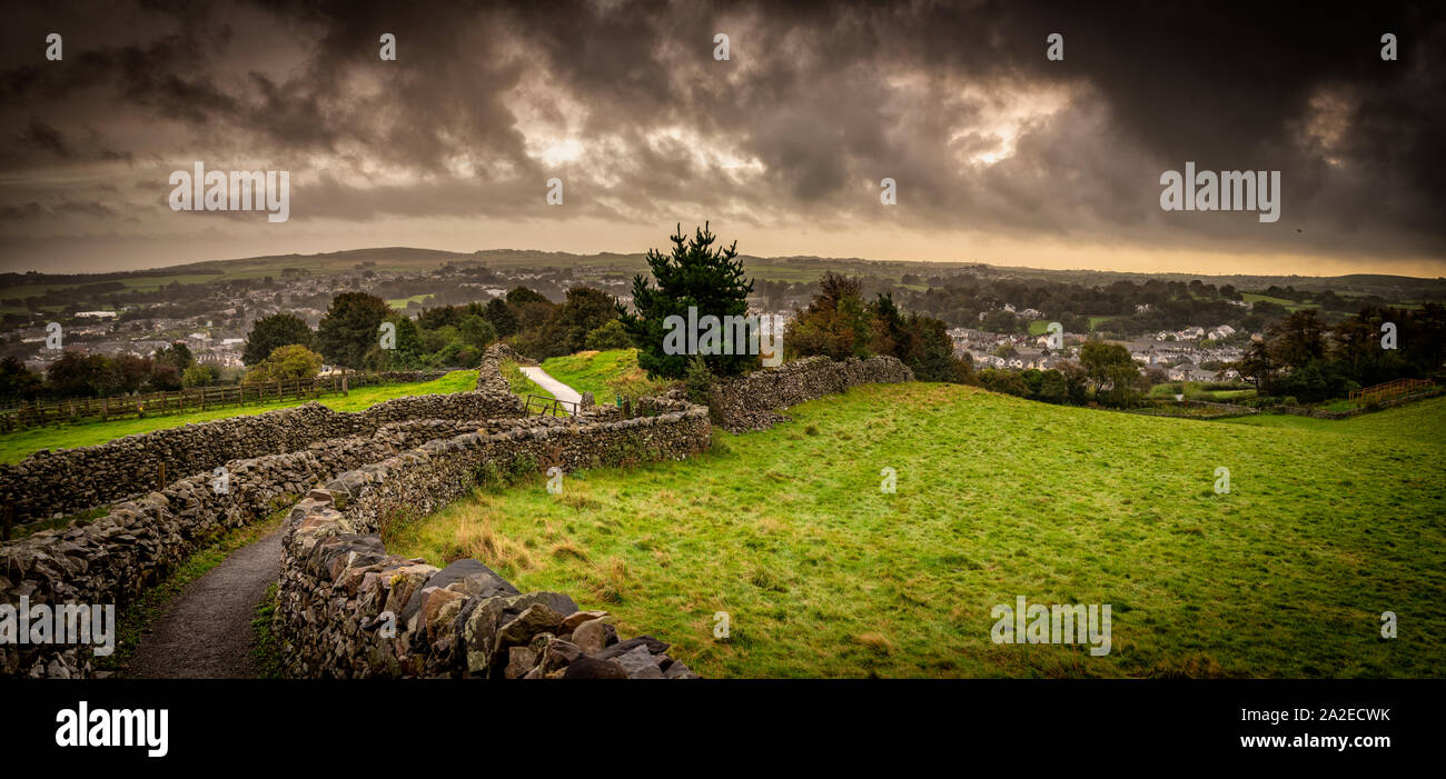 Una notte buia e tempestosa sera dopo una notte buia e tempestosa giorno. In autunno è arrivato in Cumbria con un vengence. Foto Stock