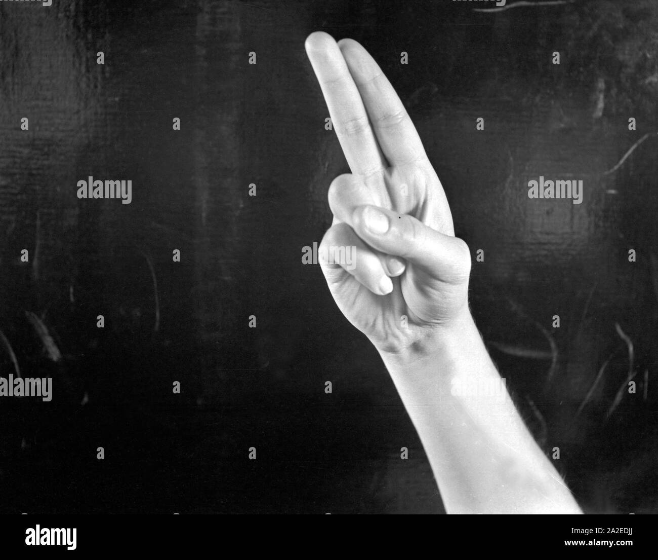 Der Buchstabe U in der Fingersprache. Lettera U nel dito alfabeto. Foto Stock