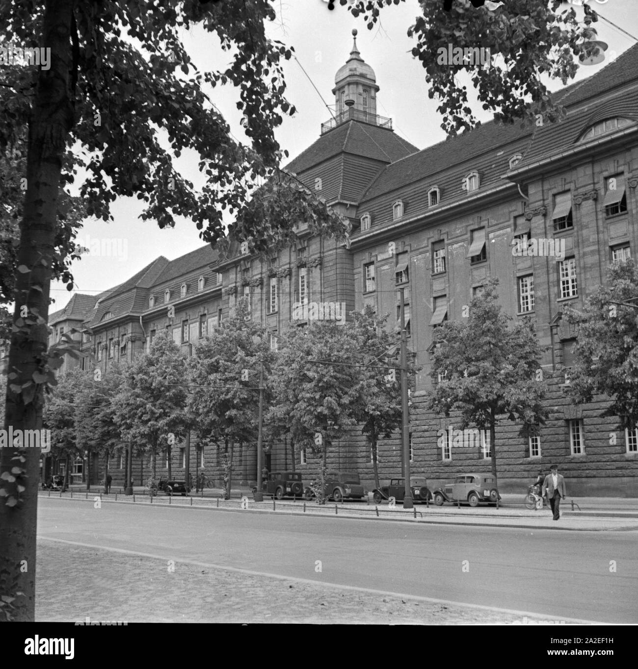 Der Sitz des Unfallkommandos im Polizeipräsidium einer Großstadt in Deutschland, 1930er Jahre. Centrale di pattuglie di traffico e ambulanze in una città in Germania, 1930s. Foto Stock