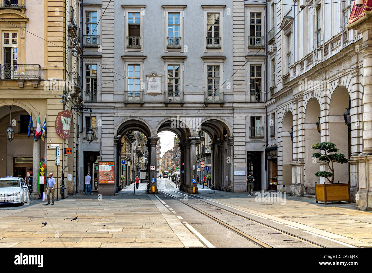 I portici sotto un edificio in via Milano,Torino, Italia Foto Stock