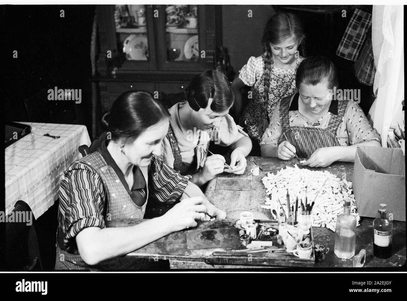 Frauen bei der Handarbeit, Deutsches Reich 1930er Jahre Foto Stock