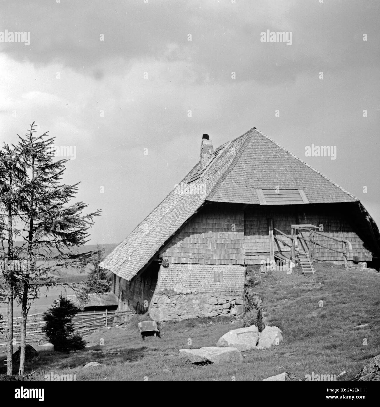 Ein altes Bauernhaus im Schwarzwald, Deutschland 1930er Jahre. Una vecchia casa colonica nella Foresta Nera, Germania 1930s. Foto Stock