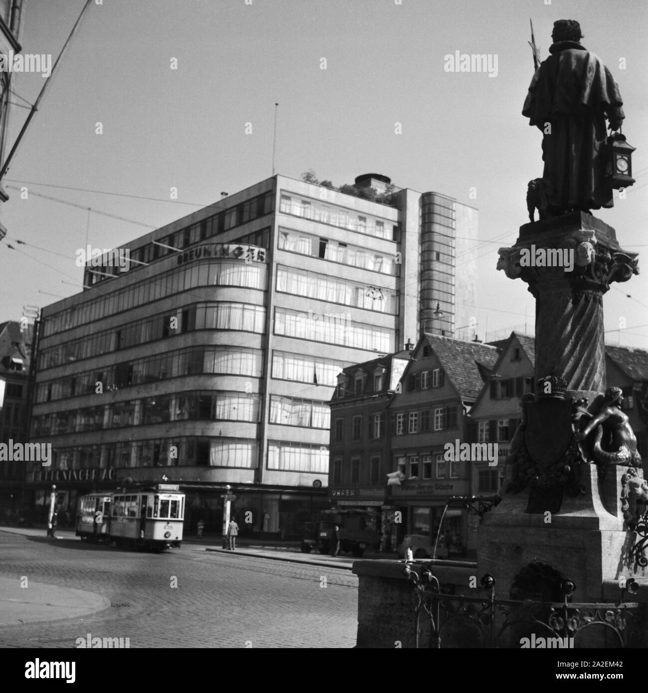 Modehaus Breuninger am Leonhardsplatz a Stoccarda, Deutschland 1930er Jahre. Breuninger del fashion store a Leonhadsplatz square a Stuttgart, Germania 1930s. Foto Stock