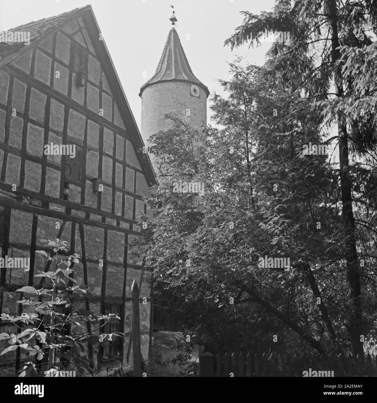 Fachwerkhaus am Diebsturm in Crailsheim, Deutschland 1930er Jahre. Casa con travi di legno vicino alla torre Diebsturm a Crailsheim, Germania 1930s. Foto Stock