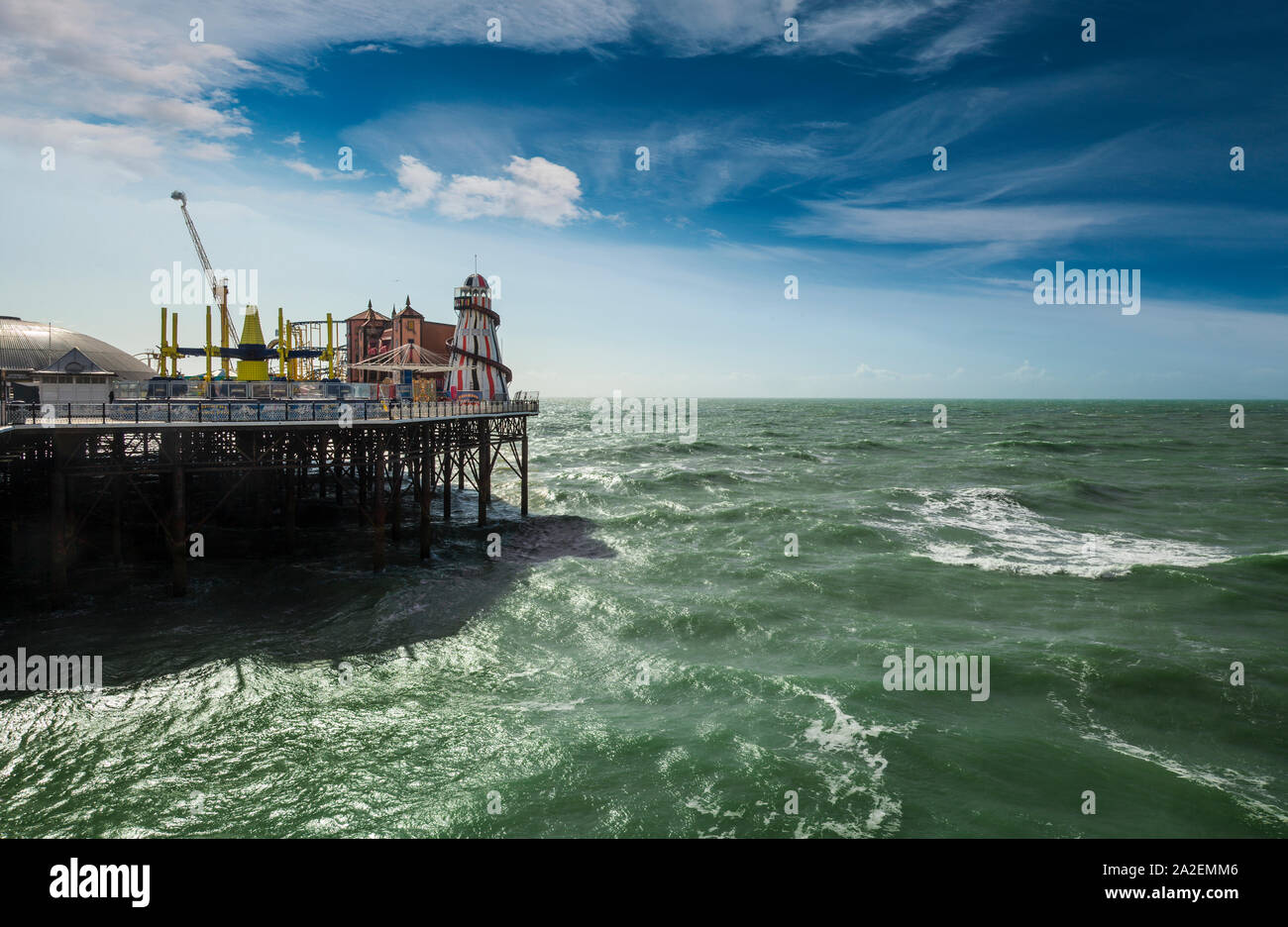 La fiera alla fine di Brighton Palace Pier,inaugurato nel 1899 e comunemente noto come il Brighton Pier o il Palace Pier a Brighton, Sussex, Inghilterra. Foto Stock