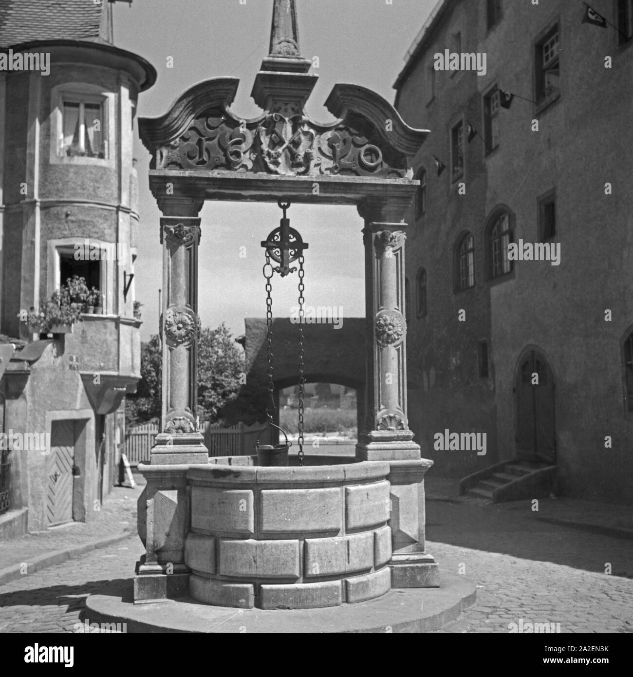 Alter Marktbrunnen in Regensburg, Deutschland 1930er Jahre. Il mercato vecchio bene a Regensburg, Germania 1930s. Foto Stock