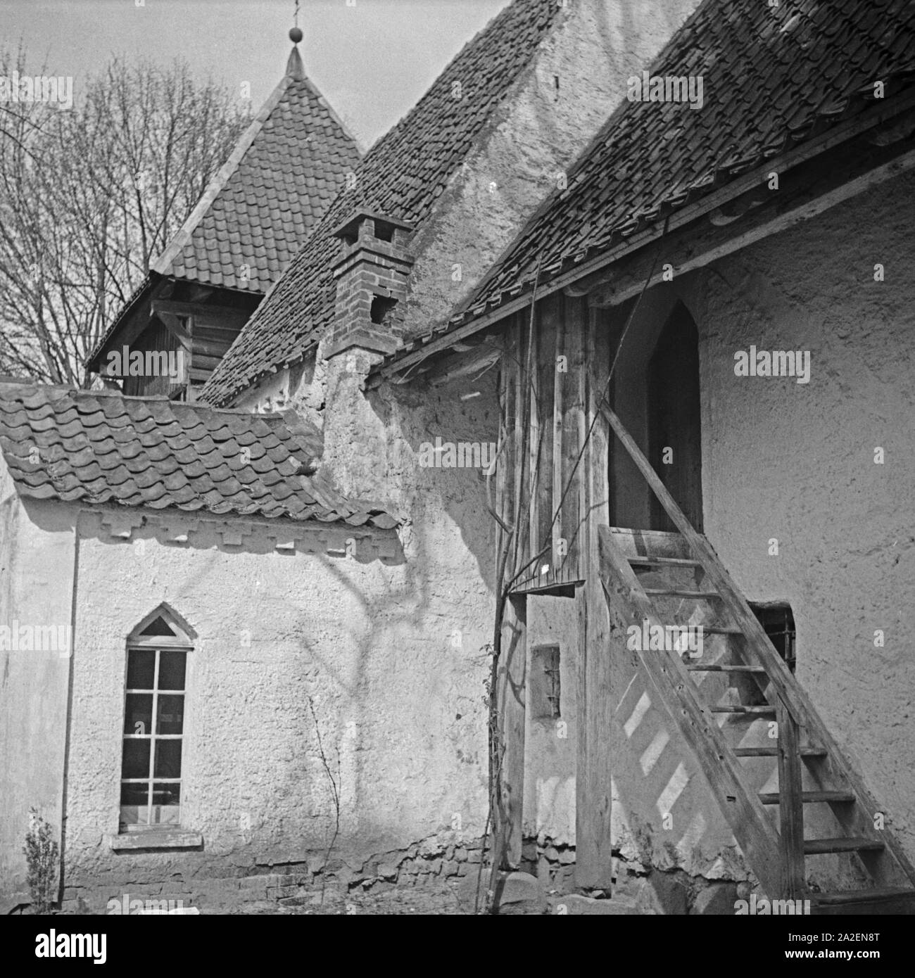 Kirche St. Georg in Meinderdingen in der Lüneburger Heide, Deutschland 1930er Jahre. La chiesa di San Giorgio a Meinerdingen a Luneburg Heath area, Germania 1930s. Foto Stock