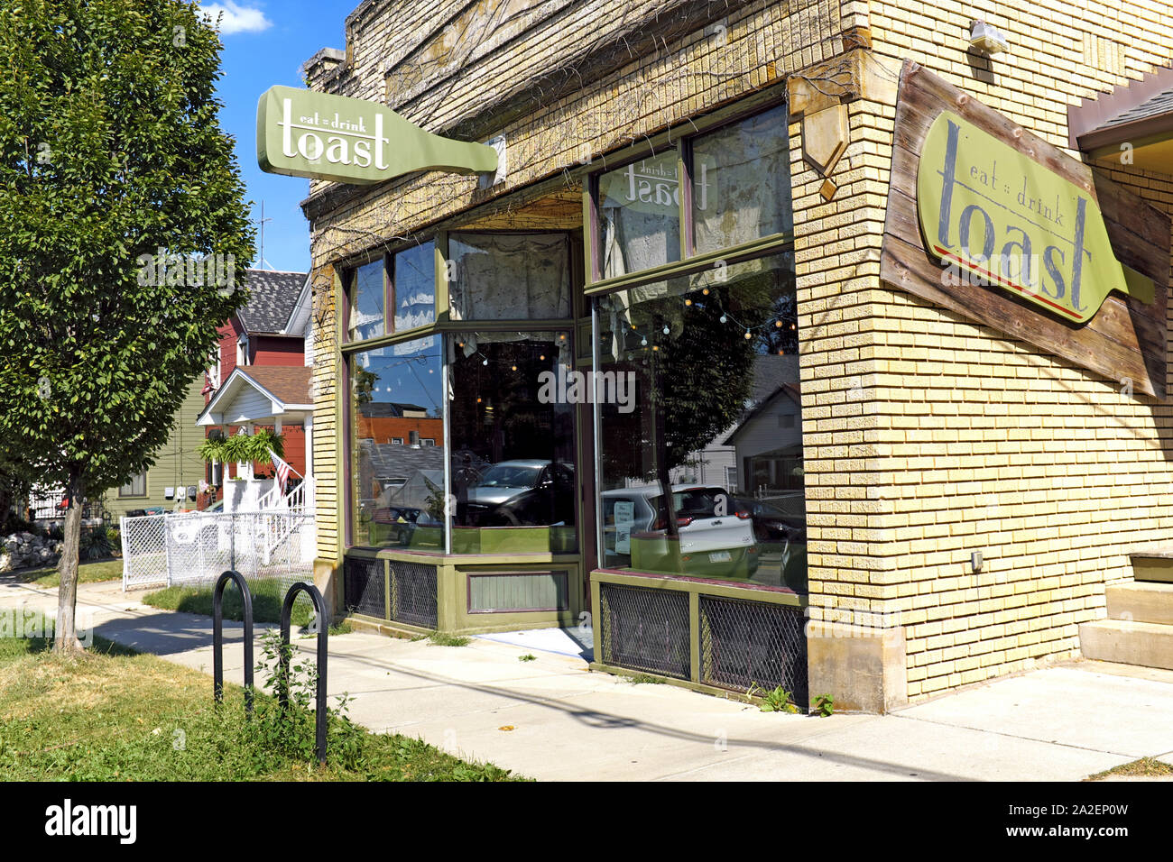 Ristoranti indipendenti unici punteggiano le strade intorno al quartiere unico di Gordon Square a Cleveland, Ohio, Stati Uniti. Foto Stock