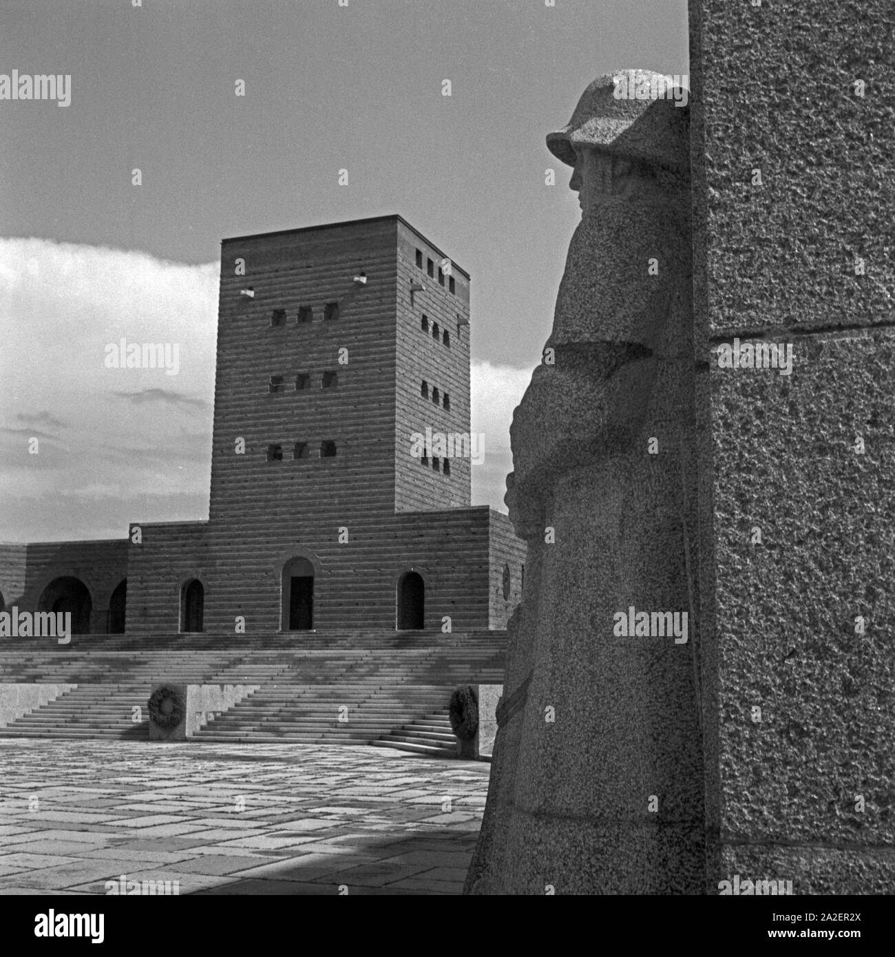 Innenhof im Tannenberg Denkmal bei Hohenstein in Ostpreußen, Deutschland 1930er Jahre. Cortile interno a Tannenberg monumento vicino a Hohenstein nella Prussia orientale, Germania 1930s. Foto Stock