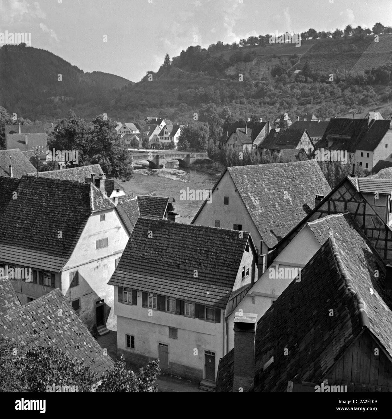 Blick auf die Dächer von Sulz am Neckar, Deutschland 1930er Jahre. Vista sopra i tetti di Sulz al fiume Neckar, Germania 1930s. Foto Stock