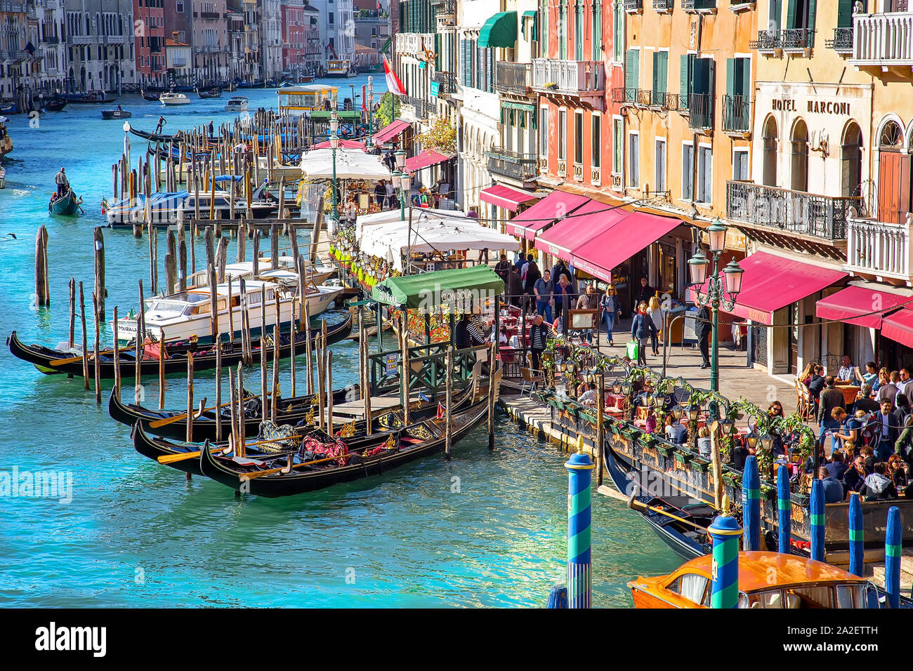Venezia, Italia-20 Aprile 2019: vista da un punto caratteristico Ponte di Rialto, uno dei più visitati di Venezia le posizioni del punto di riferimento Foto Stock