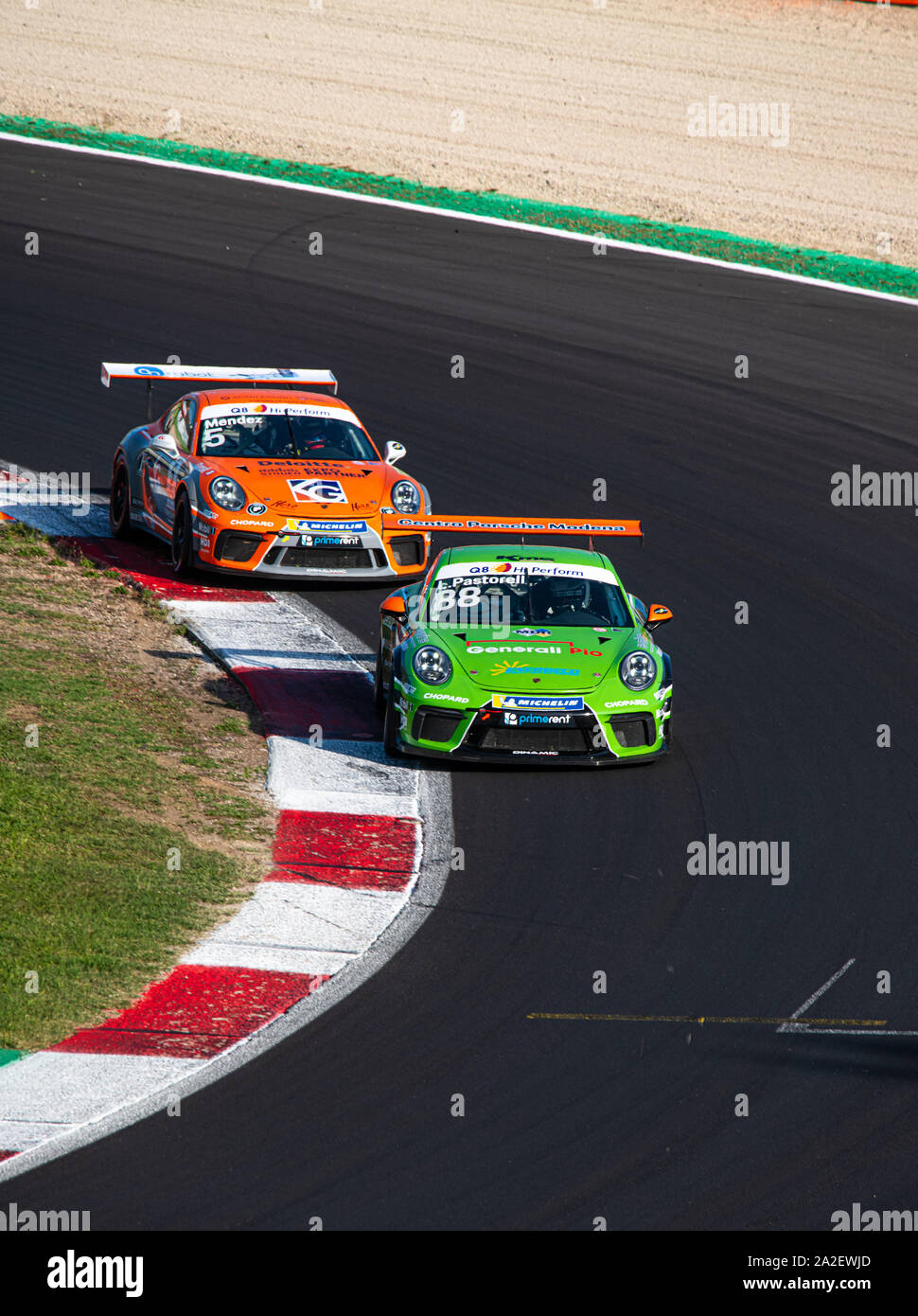 Circuito di Vallelunga, in Italia il 14 settembre 2019. Porsche Carrera racing car in azione a girare in asfalto del circuito di binario Foto Stock