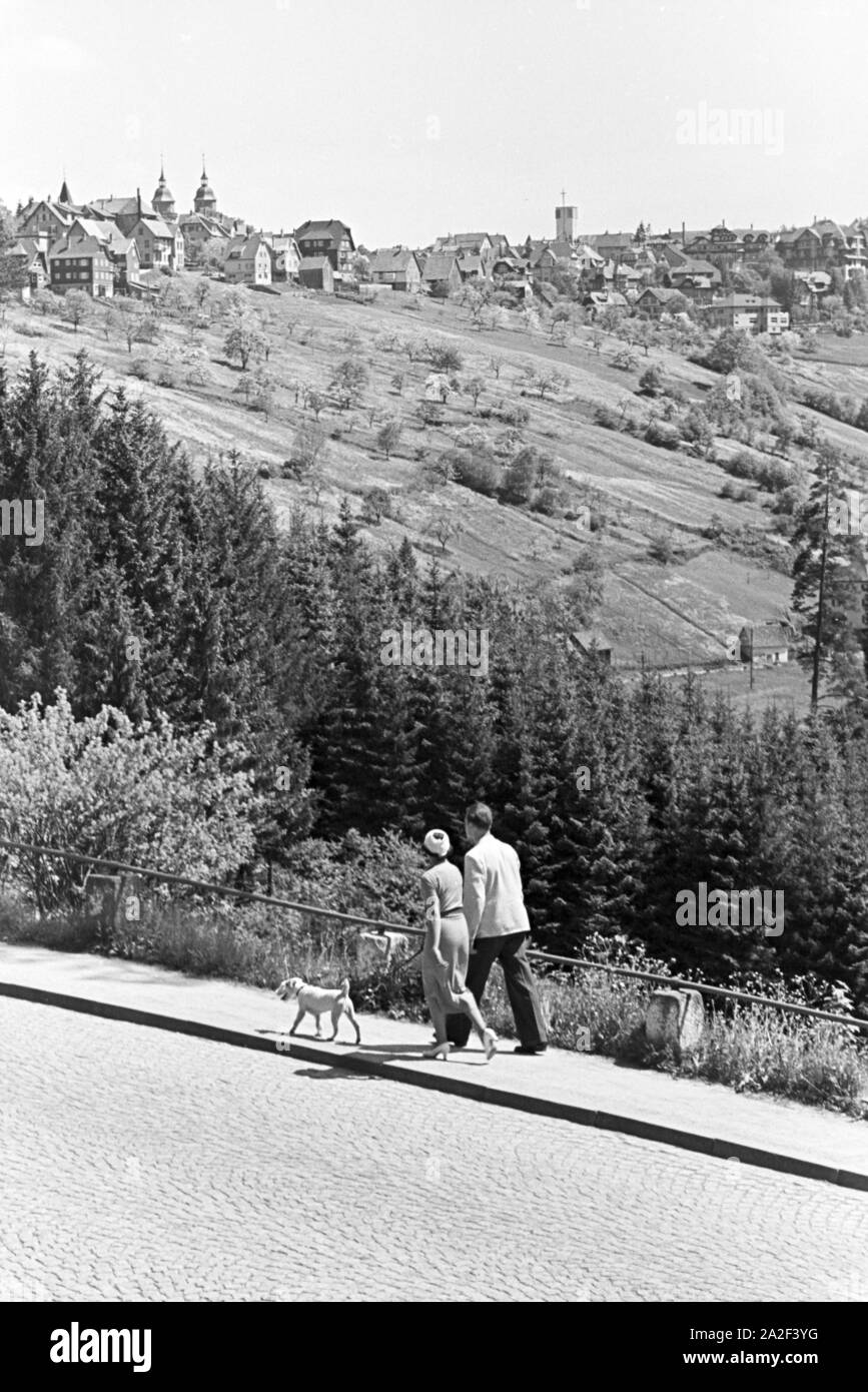 Der Blick auf Freudenstadt im Schwarzwald, Deutschland 1930er Jahre. La vista su Freudenstadt nella Foresta Nera, Germania 1930s. Foto Stock