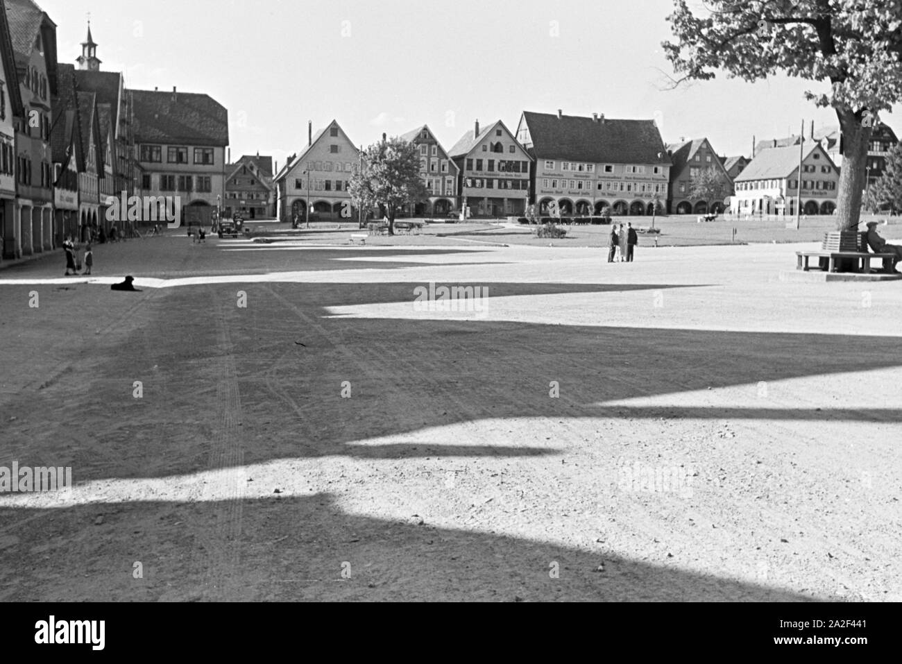 Der Marktplatz von Freudenstadt im Schwarzwald, Deutsches Reich 1930er Jahre. La piazza del mercato a Freudenstadt nella Foresta Nera, Germania 1930s. Foto Stock