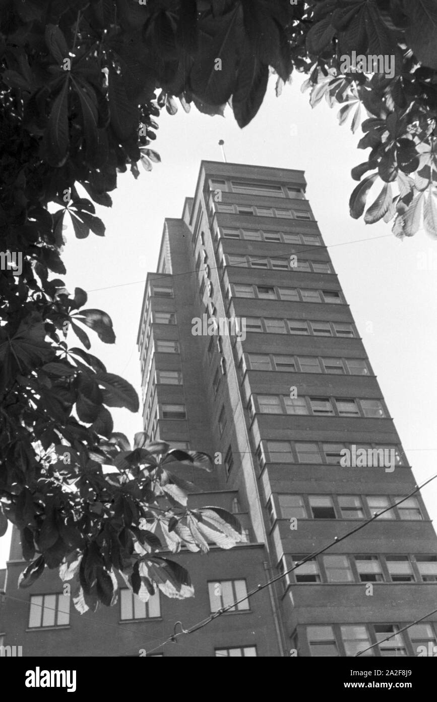 Der Tagblatt-Turm a Stoccarda, Deutschland 1930er Jahre. Il Tagblatt-Turm (Quotidiano Torre) a Stoccarda in Germania 1930s. Foto Stock