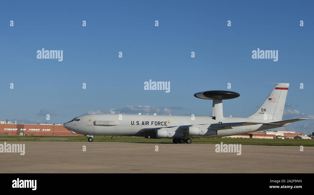 Le foto che mostrano i partecipanti dall'aria 552nd ala di controllo, 137Special Operations Wing, Oklahoma Air National Guard e Oklahoma Esercito Nazionale protezione durante le operazioni di formazione a sostegno di Sentry Rex esercizio sul Sett. 17-18 2019, Tinker Air Force Base in Oklahoma. Sentry Rex è comune di esercitazione di soccorso di condurre per 552nd ACW mediante unità, aereo, lo spazio aereo e le aree di formazione attraverso lo stato di Oklahoma. (U.S. Air Force foto/Greg L. Davis) Foto Stock