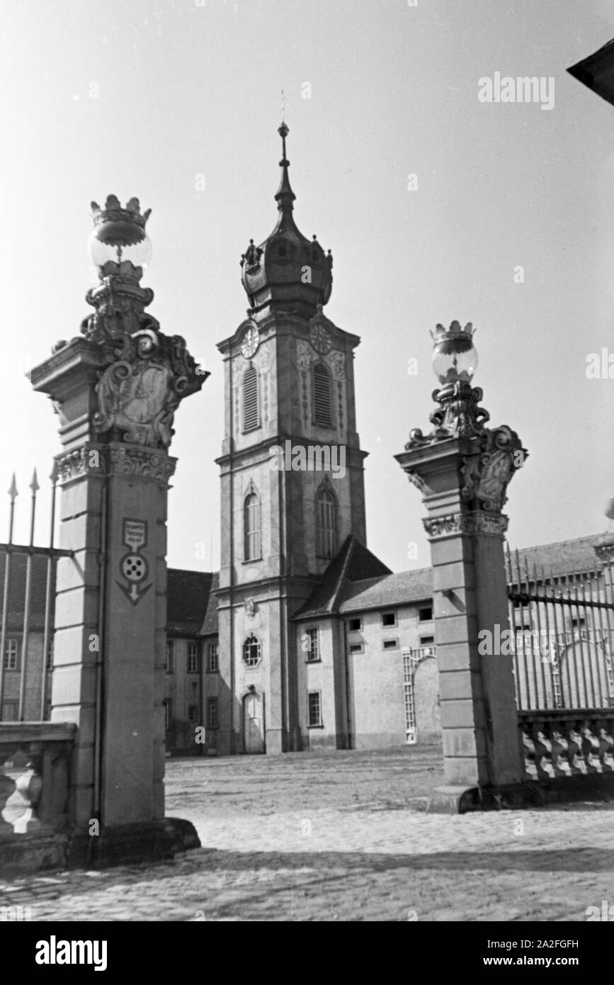Der Turm der Hofkirche des Bruchsaler Schlosses, Deutschland 1930er Jahre. La torre della cappella del castello di Bruchsal, Germania 1930s. Foto Stock