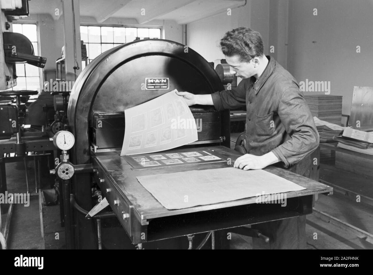 Produktionskontrolle in den uomo Werken, Deutsches Reich 1930er Jahre. Il controllo di produzione nell'uomo piante, Germania 1930s. Foto Stock