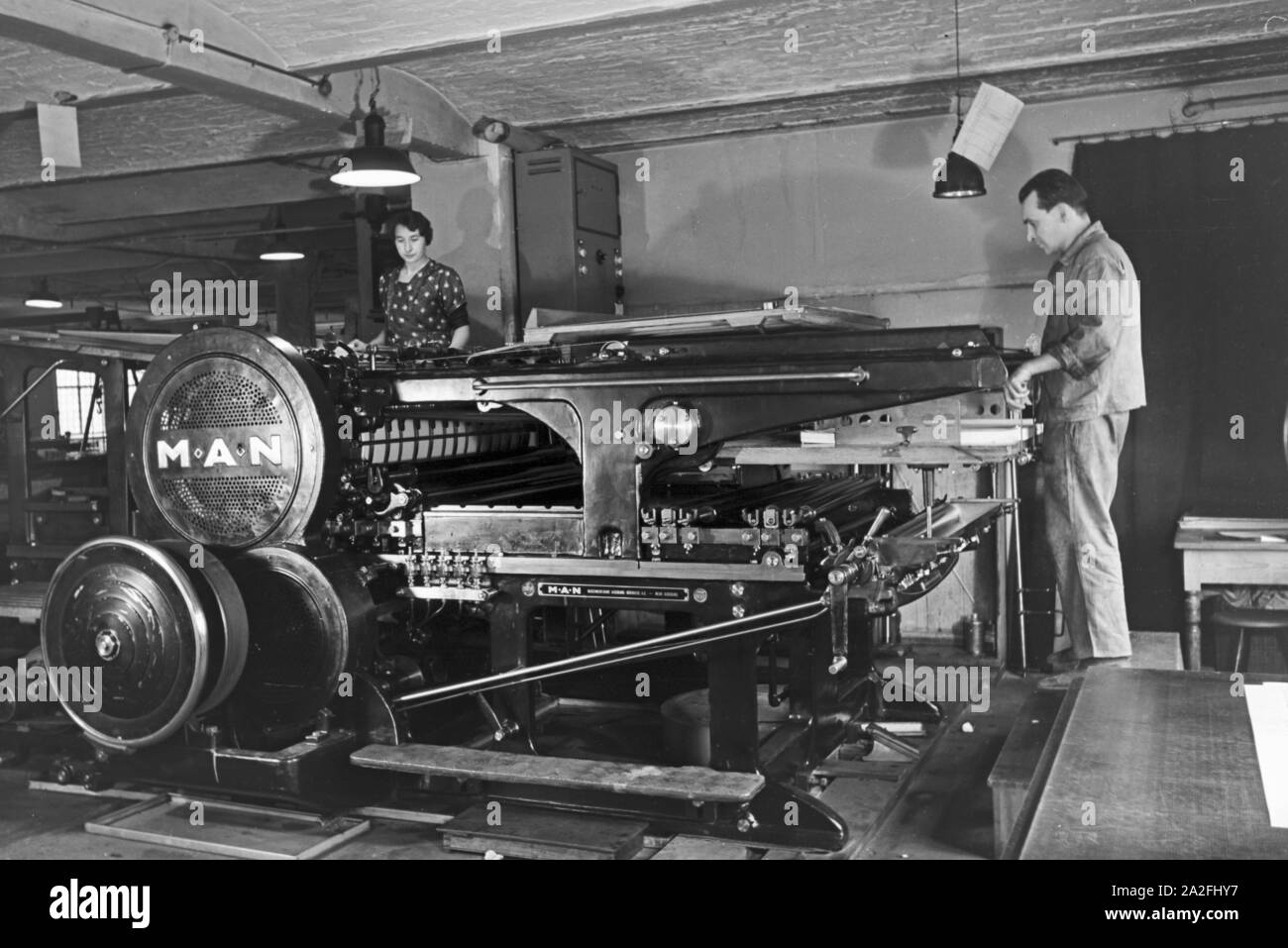 Druckmaschinen in den uomo Werken, Deutsches Reich 1930er Jahre. Macchine per la stampa nell'uomo piante, Germania 1930s. Foto Stock