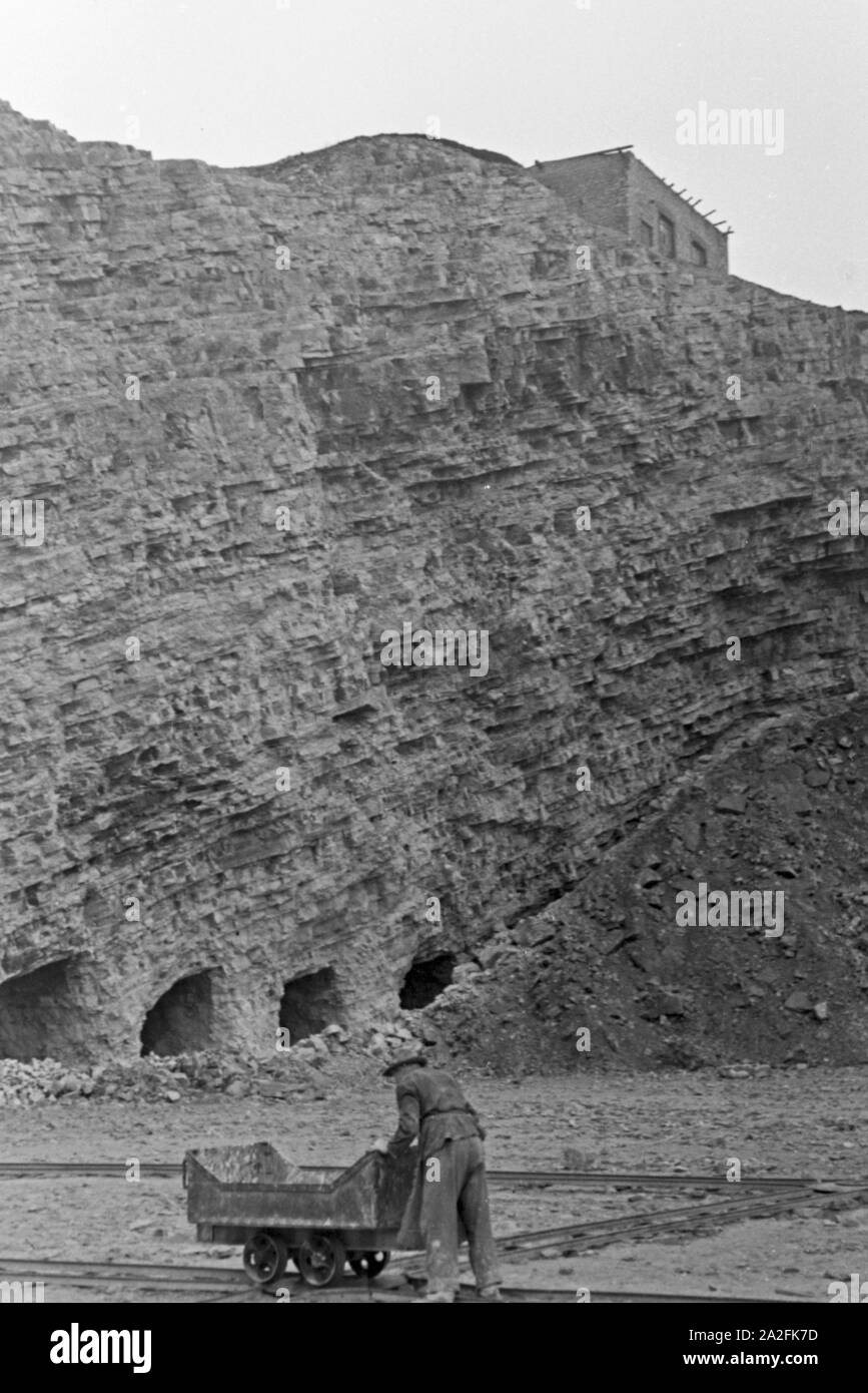 In Kalksandsteinabbau Rüdersdorf bei Berlin, Deutschland 1930er Jahre. Di pietra calcarea di scavo Ruedersdorf ar nei pressi di Berlino, Germania 1930s. Foto Stock