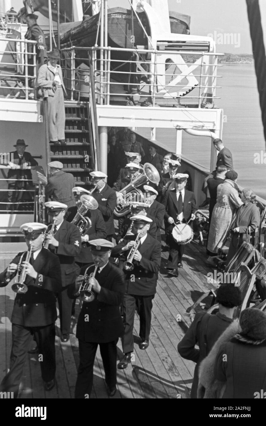 Passagiere auf der KdF Nordlandfahrt nach Norwegen mit dem Schiff " Wilhelm Gustloff', Deutschland 1930er Jahre. Passeggero della crociera in Norvegia con il KdF nave " Wilhelm Gustloff', Germania 1930s. Foto Stock