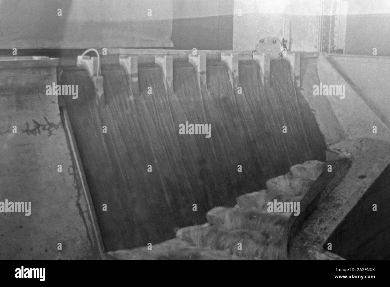 Im Flußbau Laboratorium di Karlsruhe, Deutschland 1930er Jahre. Presso il fiume laboratorio di ingegneria a Karlsruhe, Germania 1930s. Foto Stock