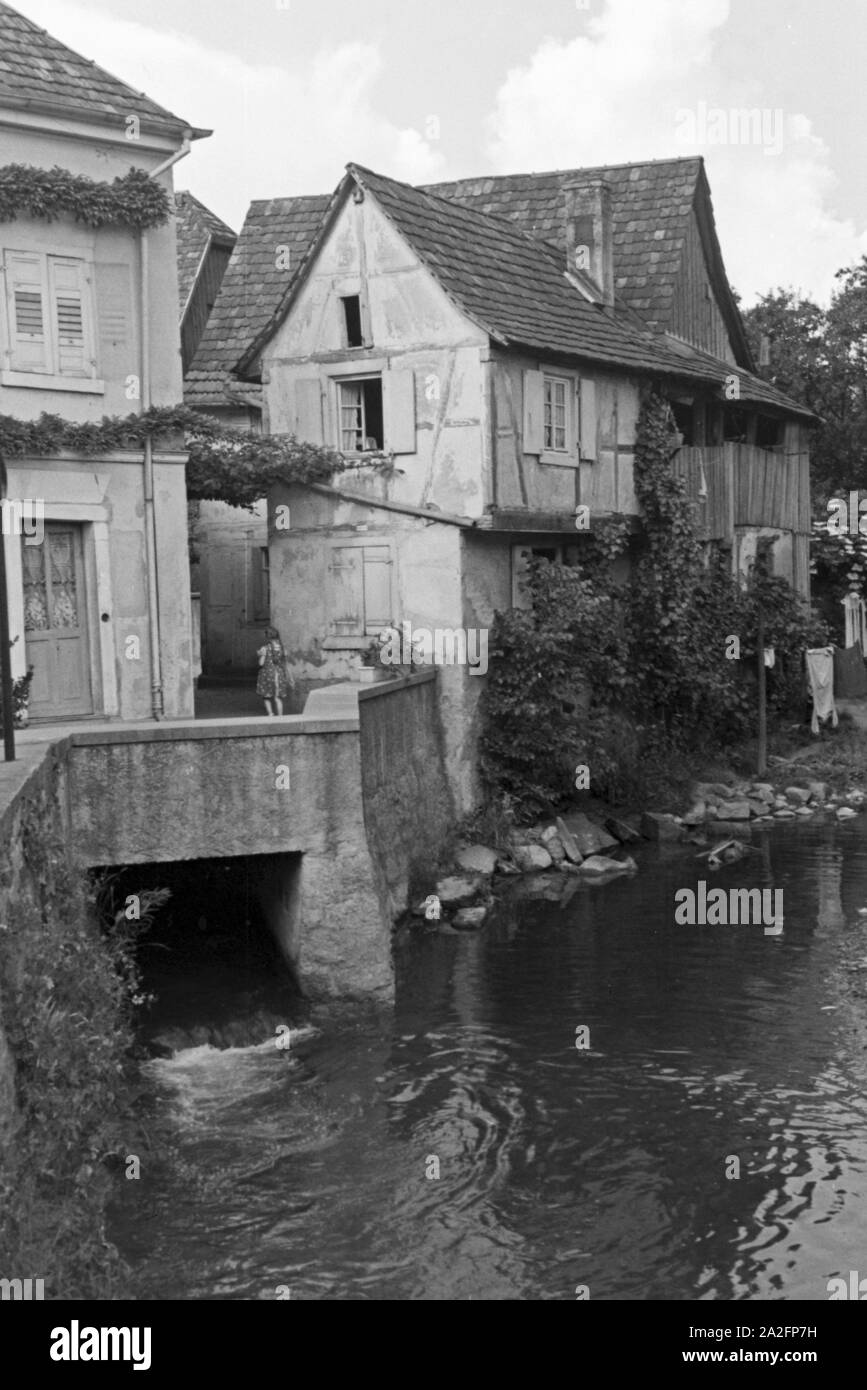 Romantische alte Häuser im Ortskern von Bühl, Deutschland 1930er Jahre. Romantico vecchie case a Bühl. centro città, Germania 1930s. Foto Stock