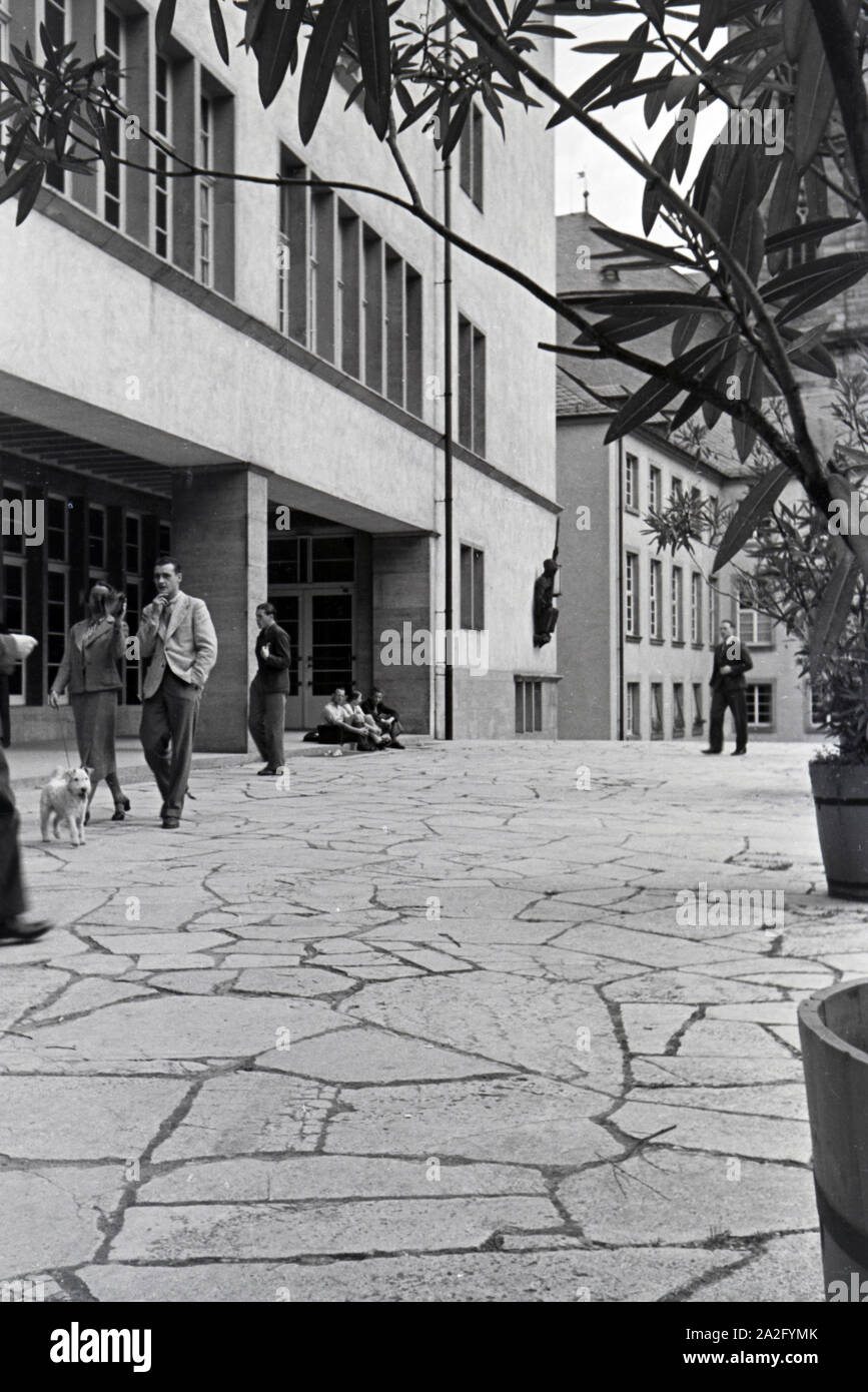 Ein Ausflug zur Ruprecht-Karls-Universität di Heidelberg, Deutsches Reich 1930er Jahre. Un'escursione alla Ruprecht Karls University in Heidelberg; Germania 1930s. Foto Stock
