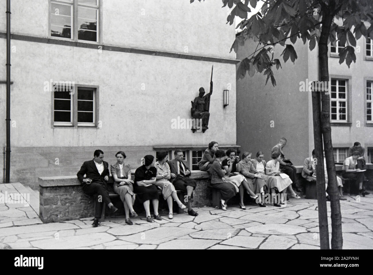 Ein Ausflug zur Ruprecht-Karls-Universität di Heidelberg, Deutsches Reich 1930er Jahre. Un'escursione alla Ruprecht Karls University in Heidelberg; Germania 1930s. Foto Stock