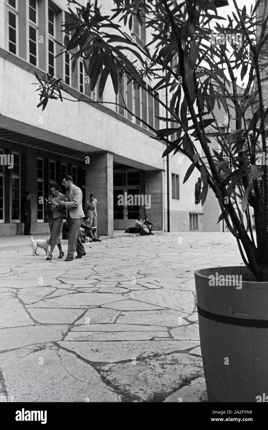 Ein Ausflug zur Ruprecht-Karls-Universität di Heidelberg, Deutsches Reich 1930er Jahre. Un'escursione alla Ruprecht Karls University in Heidelberg; Germania 1930s. Foto Stock